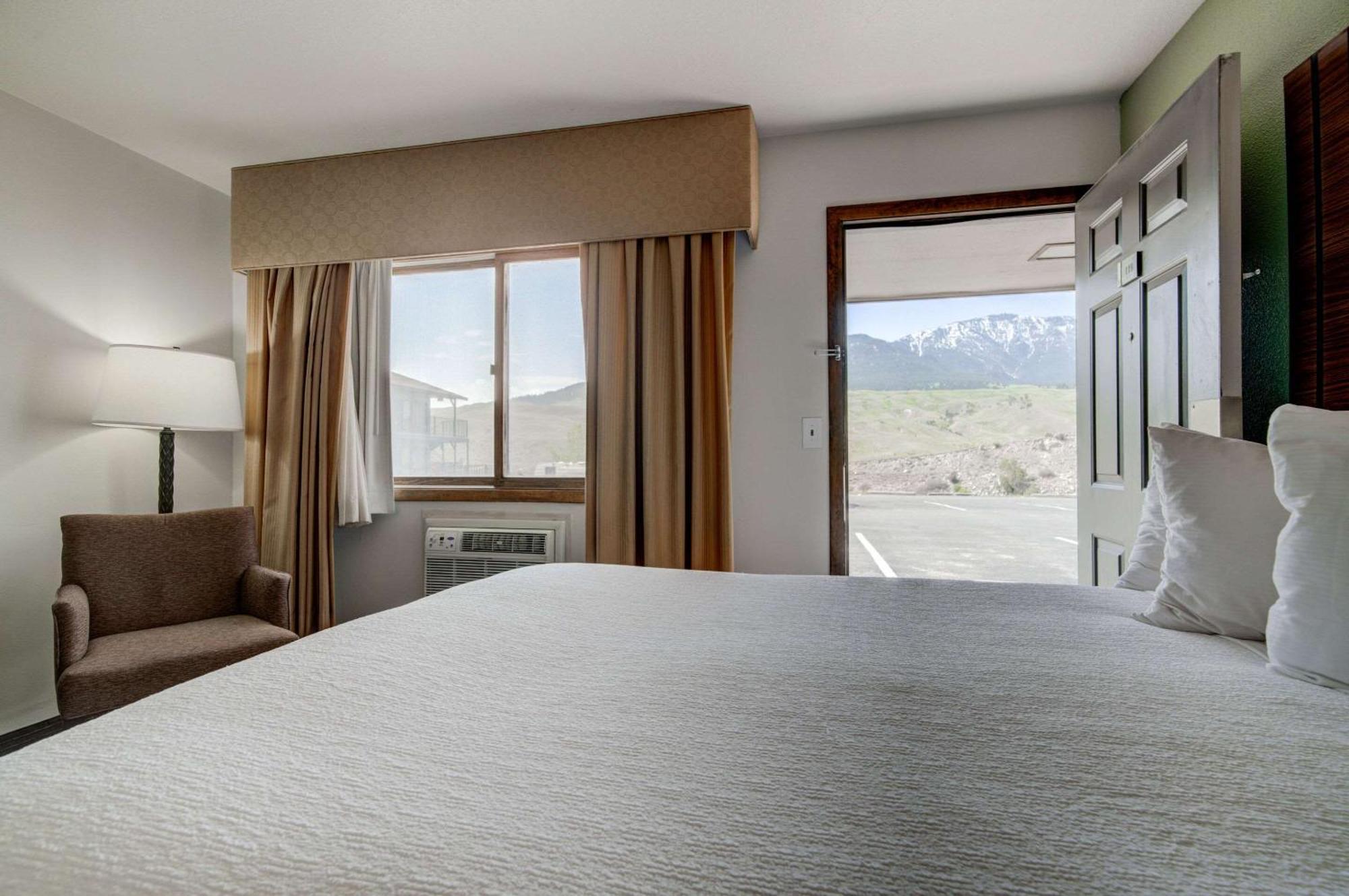 The Ridgeline Hotel At Yellowstone, Ascend Hotel Collection Gardiner Εξωτερικό φωτογραφία