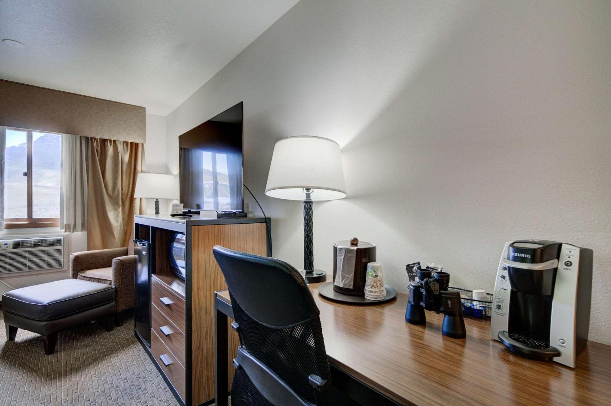 The Ridgeline Hotel At Yellowstone, Ascend Hotel Collection Gardiner Εξωτερικό φωτογραφία